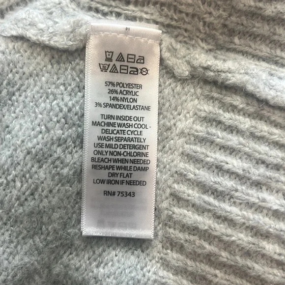 Cupcakes and Cashmere Gnome Sweater XL - Picture 4 of 4